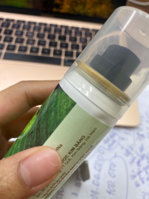 Ship nhanh. Lần đầu mình mua nhưng mà mở nắp thấy hoen gỉ vs hơi bẩn ở phần đầu vòi xịt