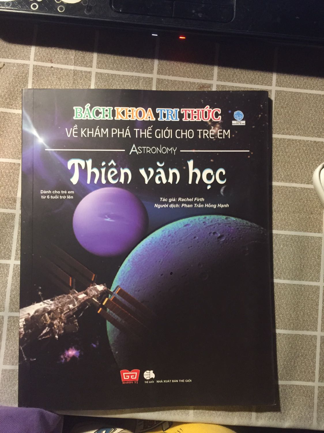 Giao nhanh, sách đẹp, giấy đẹp mỗi tội sách chỉ dành cho hs c1 thôi mn ạ. Mình tưởng hay ho gì mua về chán lắm ?