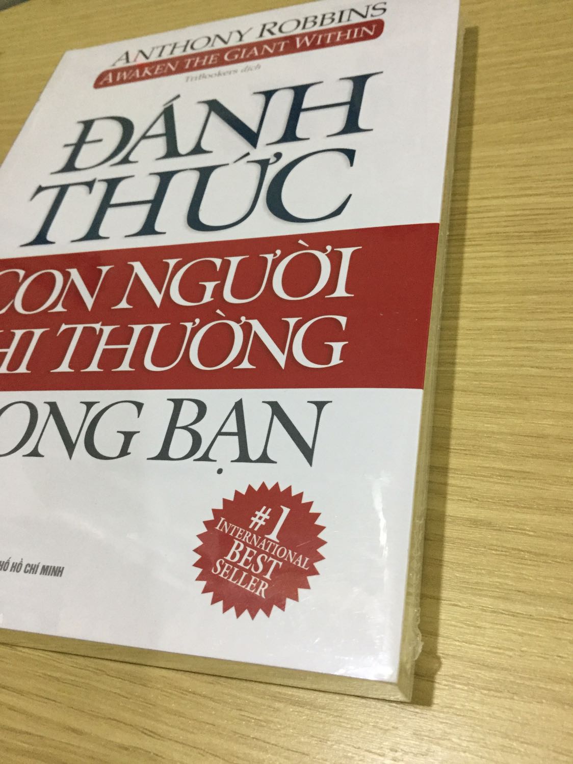trước tiên nói về dịch vụ thì mình thấy là sách được bọc kĩ, còn mới nguyên, thời gian giao hàng khá nhanh. còn về chất lượng thì bản thân mình khá là thích dòng sách như thế này mặc dù chưa đọc nhưng mà xem qua thì nội dung khá cuốn hút