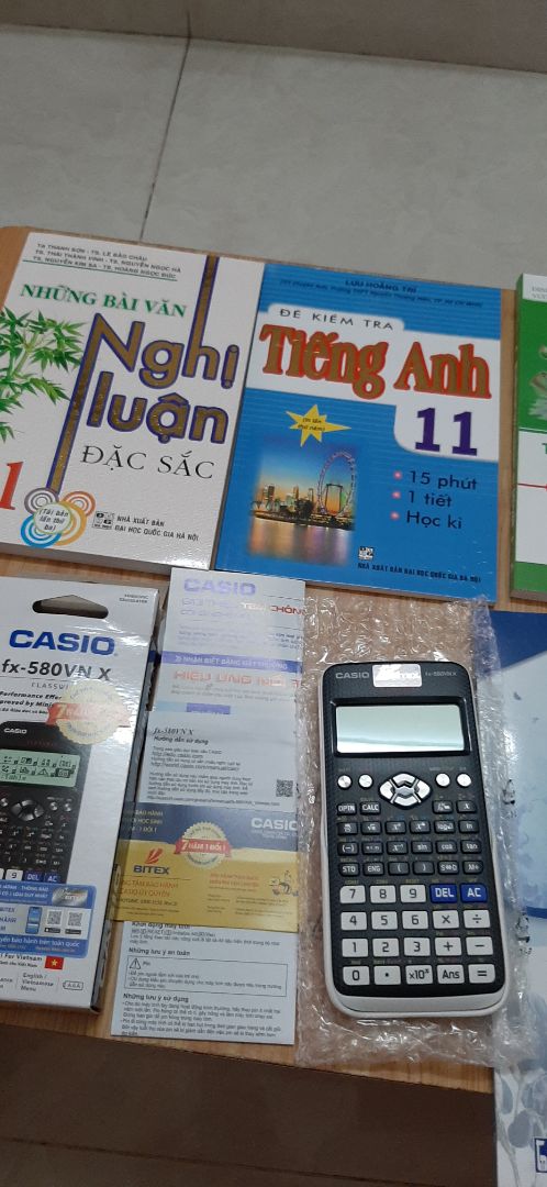 thật sự thì mình k thích sách này lắm, mua sahs này chẳng thà lên mạng tìm bài đọc, toàn các bài văn theo hình thức cũ, k có sự đổi mới  hay cập nhật theo chương trình học gần đây, chỉ đơn thuần là các bài văn để đọc như trên mạng, đến tựa đề bài văn cũng ghi ngắn gọn đến hơi bất mãn