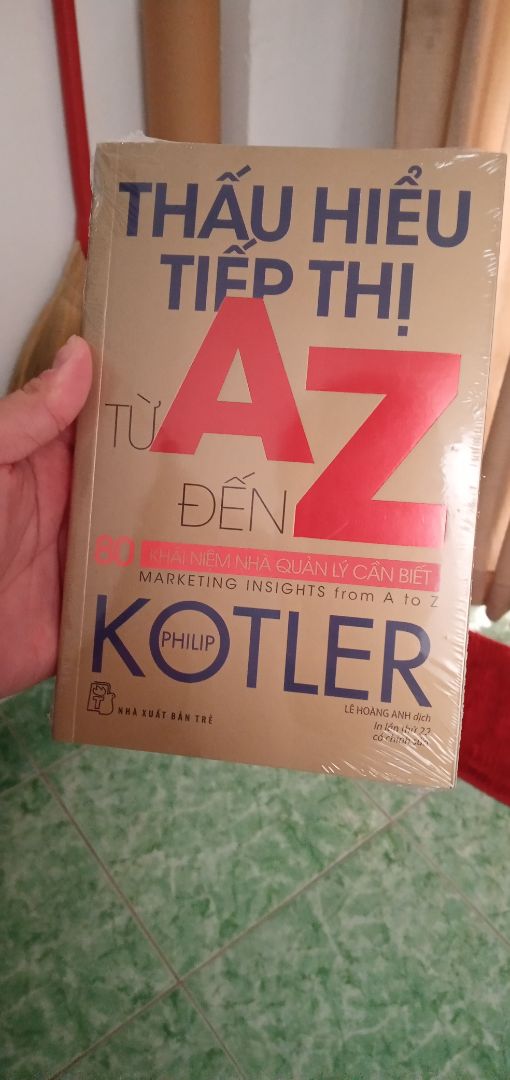 Sản phẩm được bao bọc cẩn thận bởi nhà sách Fahasa như một bưu kiện khi gửi qua bưu điện. Cực kì trau chuốt trong việc gói hàng. Rất hài lòng. Nội dung thì chưa xem nhưng nếu dịch vụ chăm sóc khách hàng tốt như thế này thì sẽ luôn ủng hộ Fahasa và Tiki.