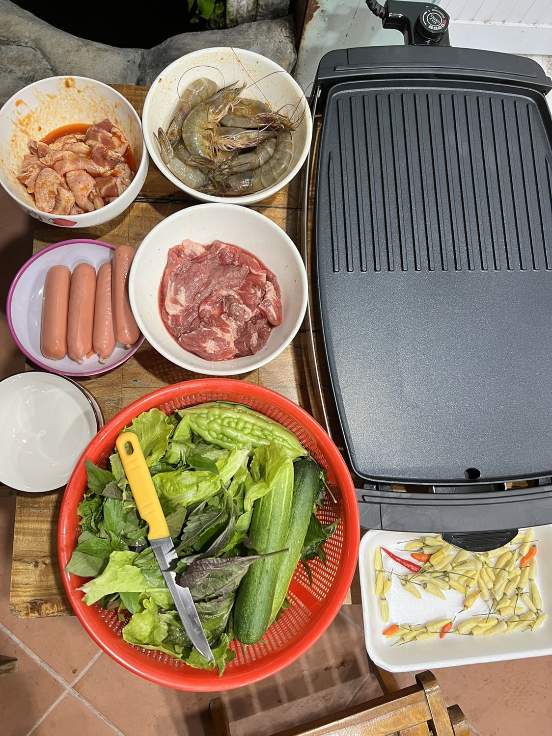 Sản phẩm mình nhận đúng như quảng cáo. Xài thấy ok. Có thêm chế độ tự ngắt điện khi đủ độ nóng. Có 5 chế độ mình chỉ xài ở số 3. Các bạn chú ý Khi nướng không nên đổ dầu ăn lên.