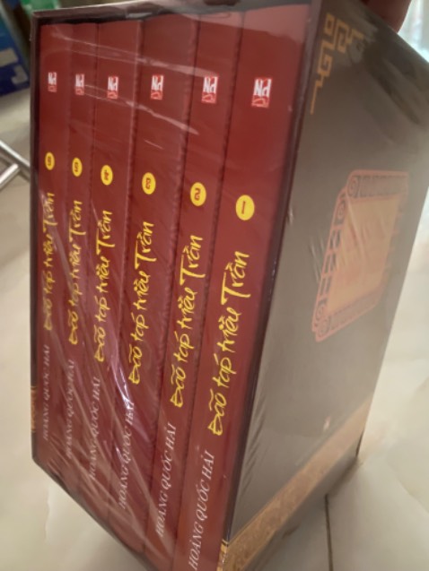 Ủa tưởng đặt cái rương sao giao về lại là boxset vậy shop ?