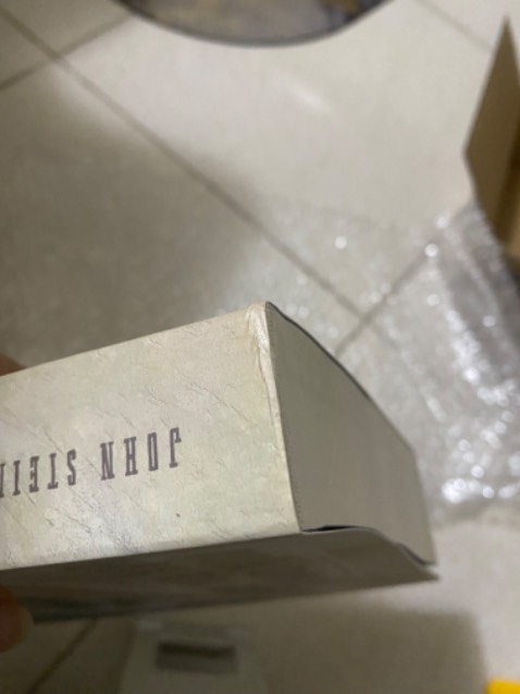 Đúng 1 lớp lót ngắn đủ lòi ra 4 góc nên toét đủ 2 đầu gáy sách. Ko biết là do sách xả kho hay do bọc kém hay do vận chuyển. Chán ko buồn nói