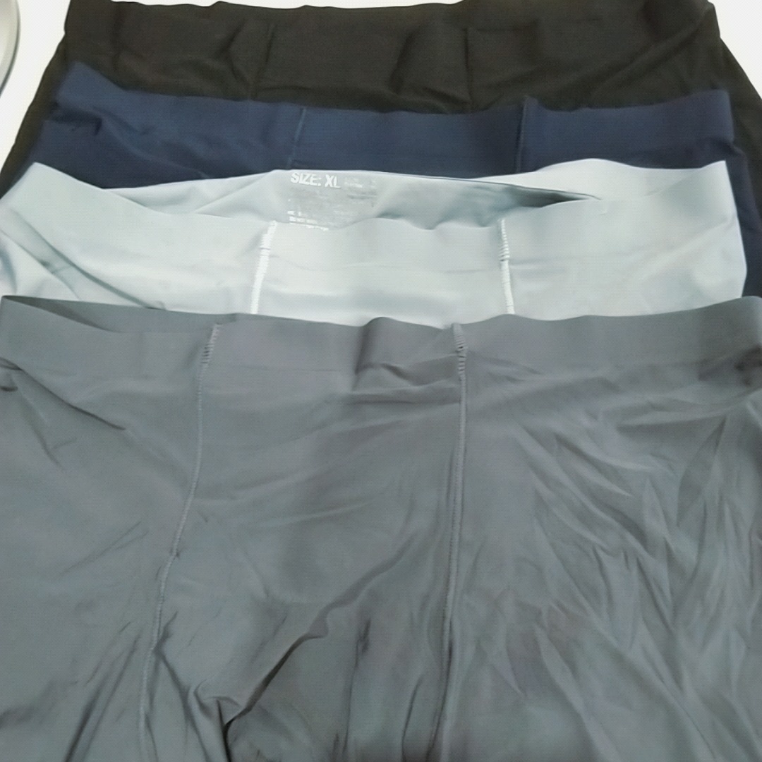 Mặc thoải mái. Vải mát. Hợp giá tiền. Miếng vải ở giữa được may 2 lớp. Lưu ý loại này nên giặt tay chứ không nên quăng vào máy giặt. Nếu cho vào máy giặt thì ít nhất nên bỏ túi lưới & để chế độ giặt nhẹ.