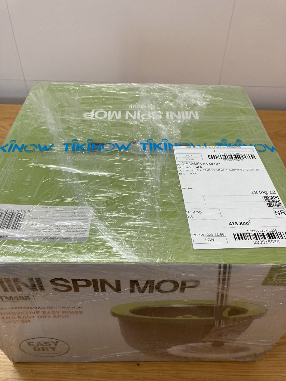 Sản phẩm nhựa khá chất lượng, màu sắc đẹp, ít bám bụi, tuy nhiên: tờ hướng dẫn chưa chi tiết, đùm lau kích thước đường kính nhỏ nên khi lau chưa thoải mái lắm (hiệu suất thấp), khớp nối tại đùm lau hoàn toàn bằng nhựa nên sợ không bền lâu. Cám ơn Tiki và shop bán hàng.