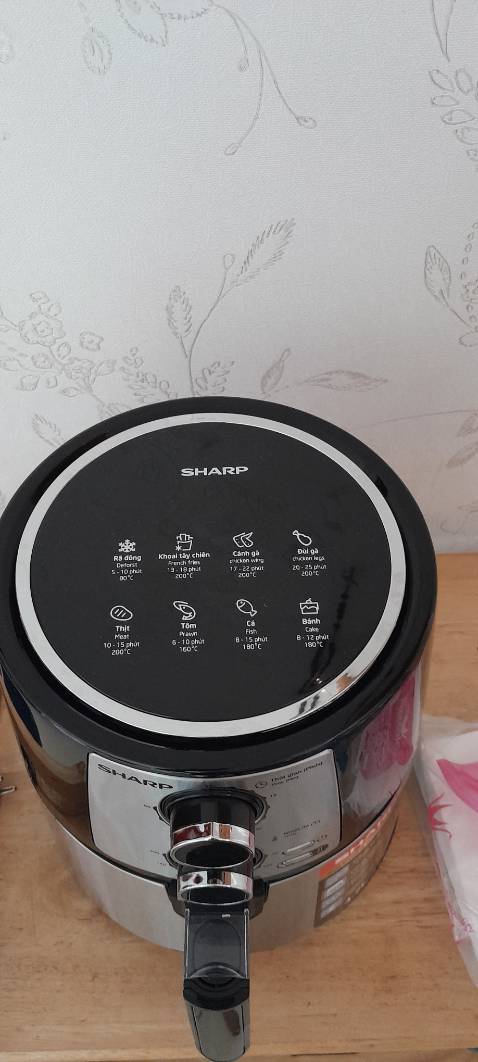 Giao nhanh, đúng hàng và nguyên vẹn, độ bền. Phải dùng thời gian mới biết,nồi đẹp tôi thích ☘️