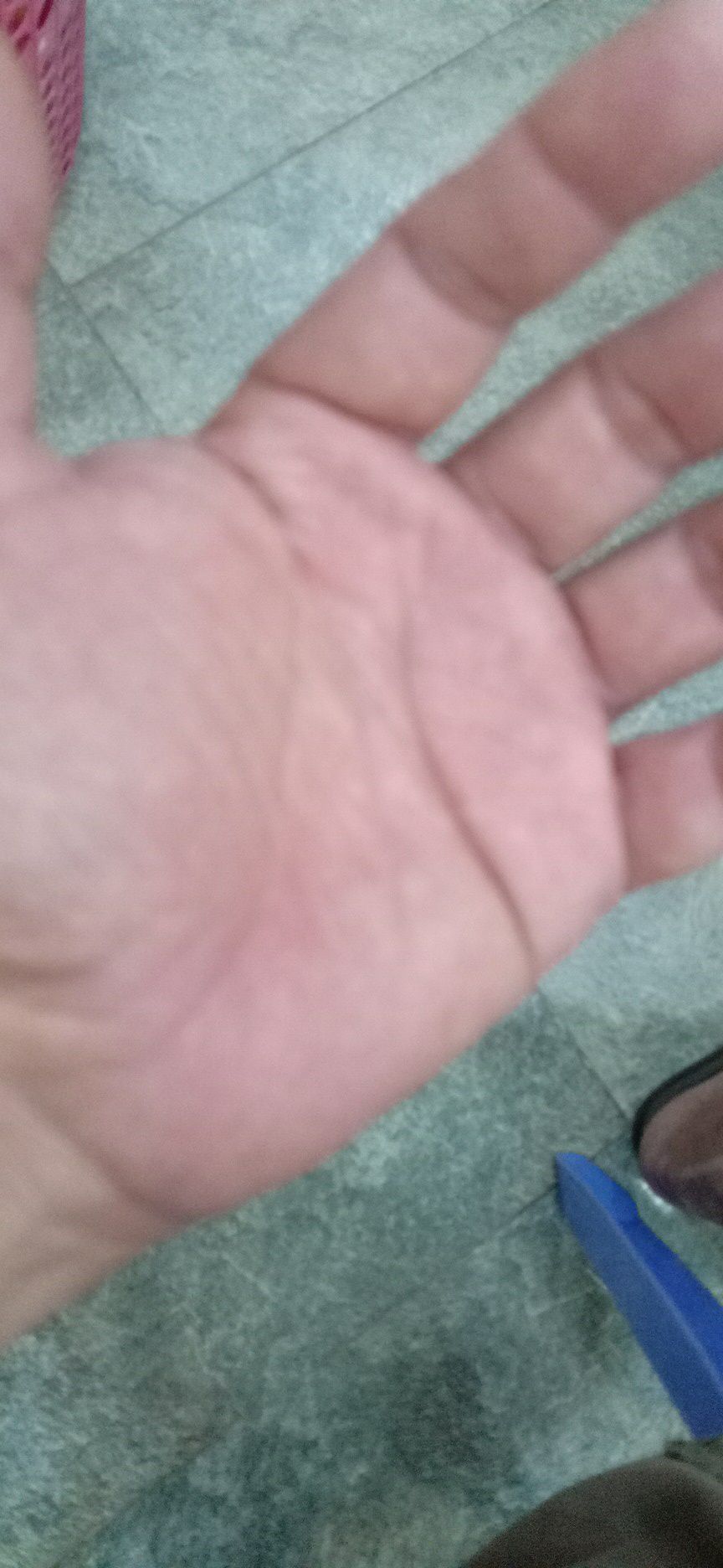 đơn vị vận chuyển có vấn đề gì không? mà sao tôi mua hàng từ ngày 08/6, dự kiến giao hàng là ngày 13/6. Mà đến giờ này là 18h ngày 19/6 tôi vẫn không thấy hàng đâu hết vậy?