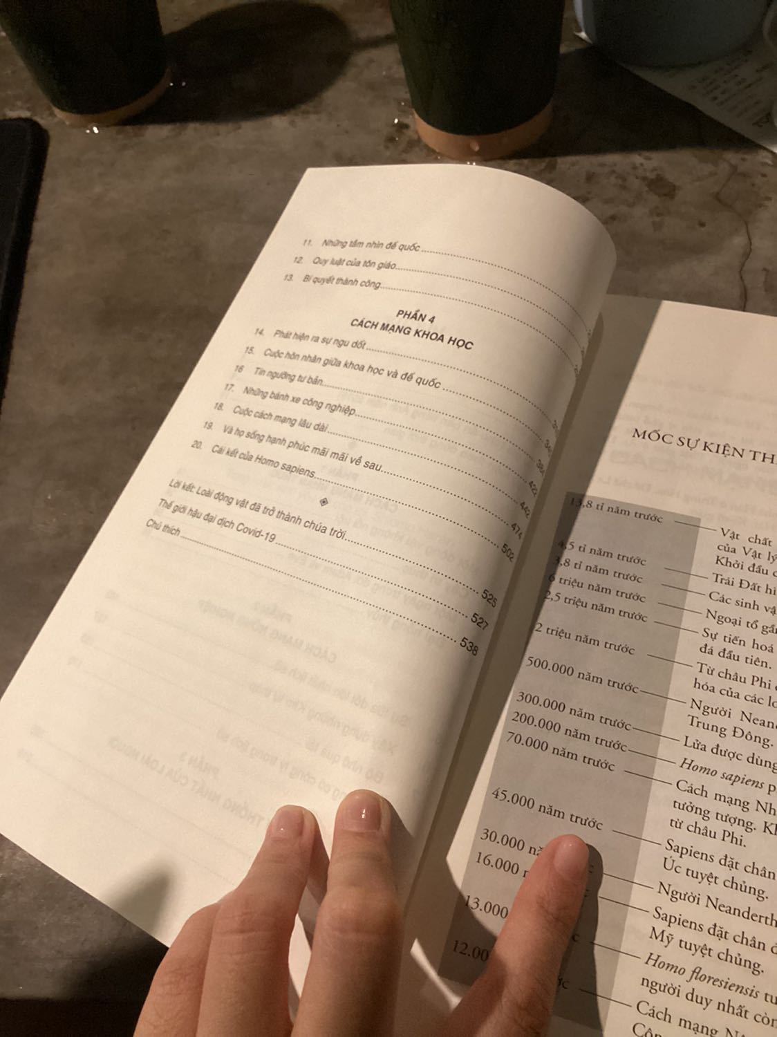 Mình nhận được sách, sách rất đẹp, lúc nhận có đóng bìa kiếng ở ngoài.
Tuy nhiên sách in thiếu trang. Mình tìm chú thích đọc, mục lục ghi chú thích trang 538 nhưng đến trang 528 là hết sách rồi huhuuu là saoooo
Tuy nhiên nội dung sách rất okla, tác giả nhiều kiến thức, truyền đạt dễ hiểu và hài hước, k khô khan nhé mọi người nên mua ạ bổ ích lắm