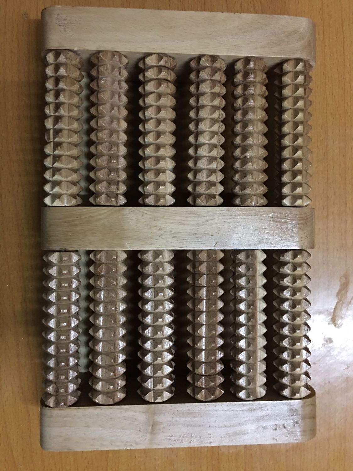 Sản phẩm chắc chắn, con lăn hoạt động linh hoat
Điểm trừ là sản phẩm đóng gói chán quá, rơi hoặc tác động mạng là có nguy cơ hỏng rồi