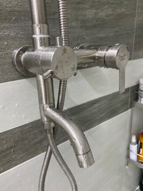 Hiện tại sử dụng ổn, rất chắc chắn. Inox 304 các bộ phận quan trọng chứ không 304 hết nhưng mình đi coi mẫu ở cửa hàng thì thấy cũng vậy. Giá rẻ hơn rất nhiều so với mua ngoài, nếu lắp được mua về tự lắp rất tiết kiệm chi phí