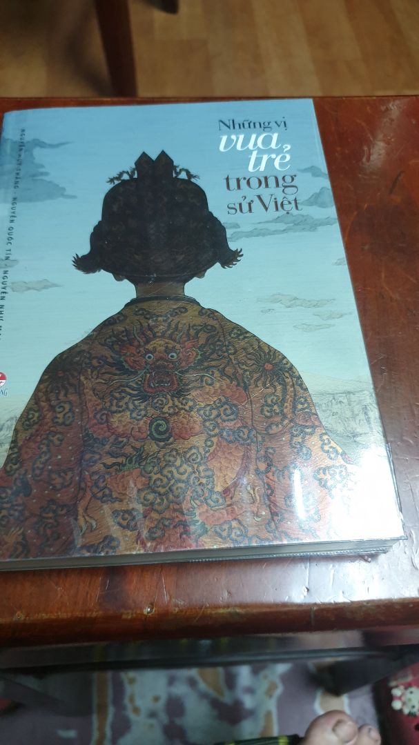 sách hay.trình bày đơn giản dễ hieu.giup ng doc co them nh kiến thức ve lich sử