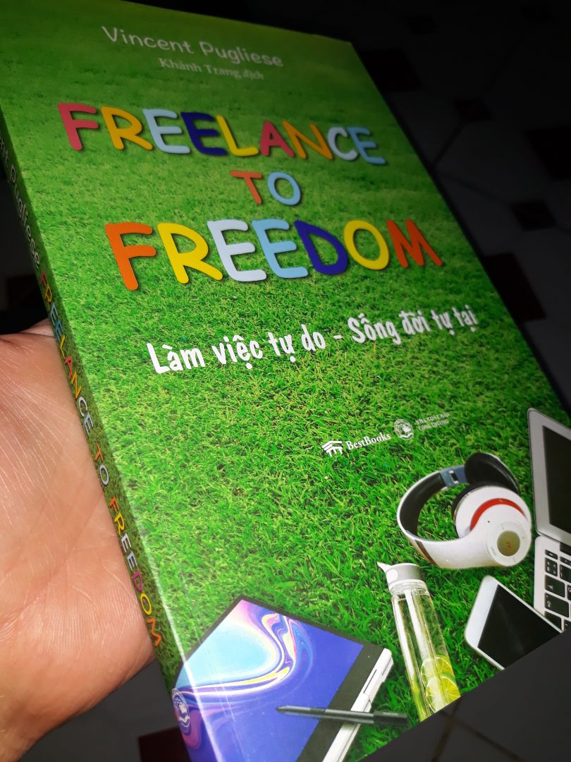 Sách quá đẹp. Nếu mua giá sale 80% thì nên mua nhé. Sách dày 300 trang. nội dung truyền cảm hứng về cách làm việc thông qua những mẩu chuyện xoay quanh cuộc đời tác giả thôi. Tùy người sẽ thấy có ích hay không nhé.
