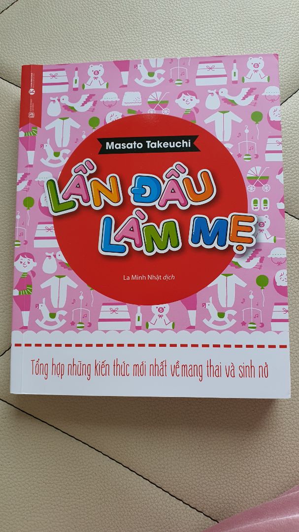 Cuốn sách cung cấp đầy đủ thông tin dành cho những ***. Kiến thức khoa học, diễn giải chi tiết và dễ hiểu. 
Những thắc mắc của các mẹ từ lúc mang thai cho đến lúc con chào đời, từ vấn đề sức khỏe đến tài chính và cả tâm lý sẽ được giải đáp.