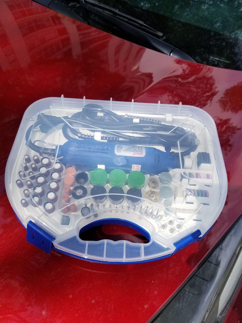 Giao hàng ok, nhưng mà hộp đựng bị bể, gãy khóa không khóa được. Về chất lượng để xài thử mới nói được. Đề nghị shop kiểm tra kỹ rồi mới giao nhé.