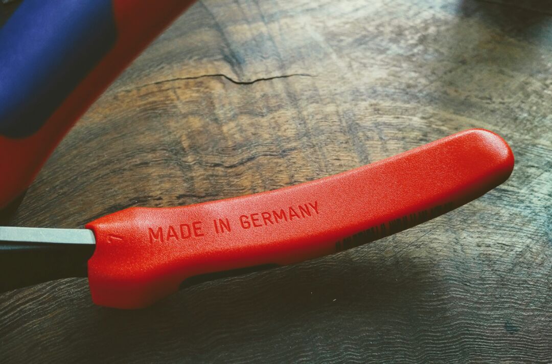 Sản phẩm kìm cắt twin force của Knipex sản xuất tại Đức cực tốt nha quý anh chị em. Chất thép được tôi ở độ cứng 64 HRC, bề mặt thép nguyên bản mộc mạc, mình rất thích kiểu thép này (không bóng bẩy như hàng chợ đâu) cán tay cầm rất vừa,  sử dụng ít lực là cắt được đinh thép cứng ngay...

Shop G7 tool nhận và xử lý đơn hàng nhanh, sản phẩm mới 100%. Vì shop uy tín nên mình thường mua sản phẩm Knipex tại shop lắm ^^ 

Tiki đóng gói cẩn thận, giao hàng cực nhanh