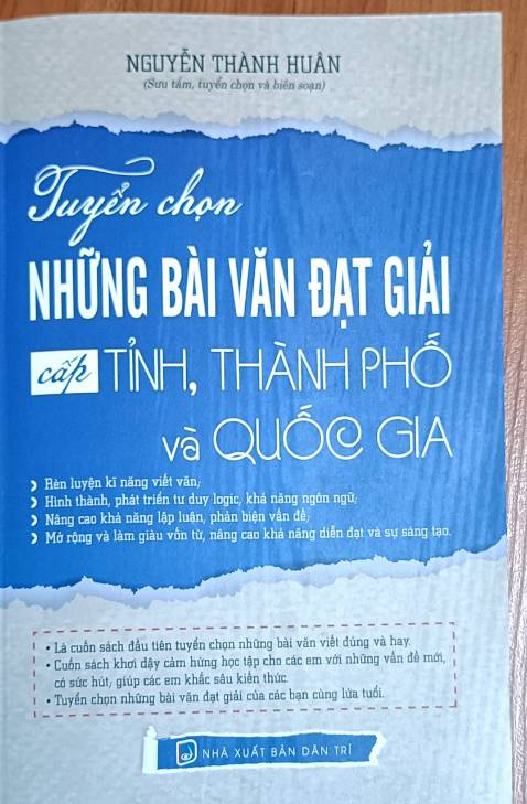 Bạn ơi, sách có quyển bị lỗi, mình đặt hộ bạn, muốn được đổi lại quyển khác được không.
