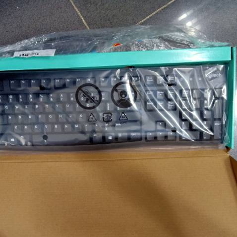 thơm mùi nhựa mới phê phê luôn, mình dùng win11 cắm vào một phát ăn ngay, độ nảy tốt, tay mình ko có lực viết chữ là như sắp phai màu mà mình gõ còn thấy nhẹ vô cùng