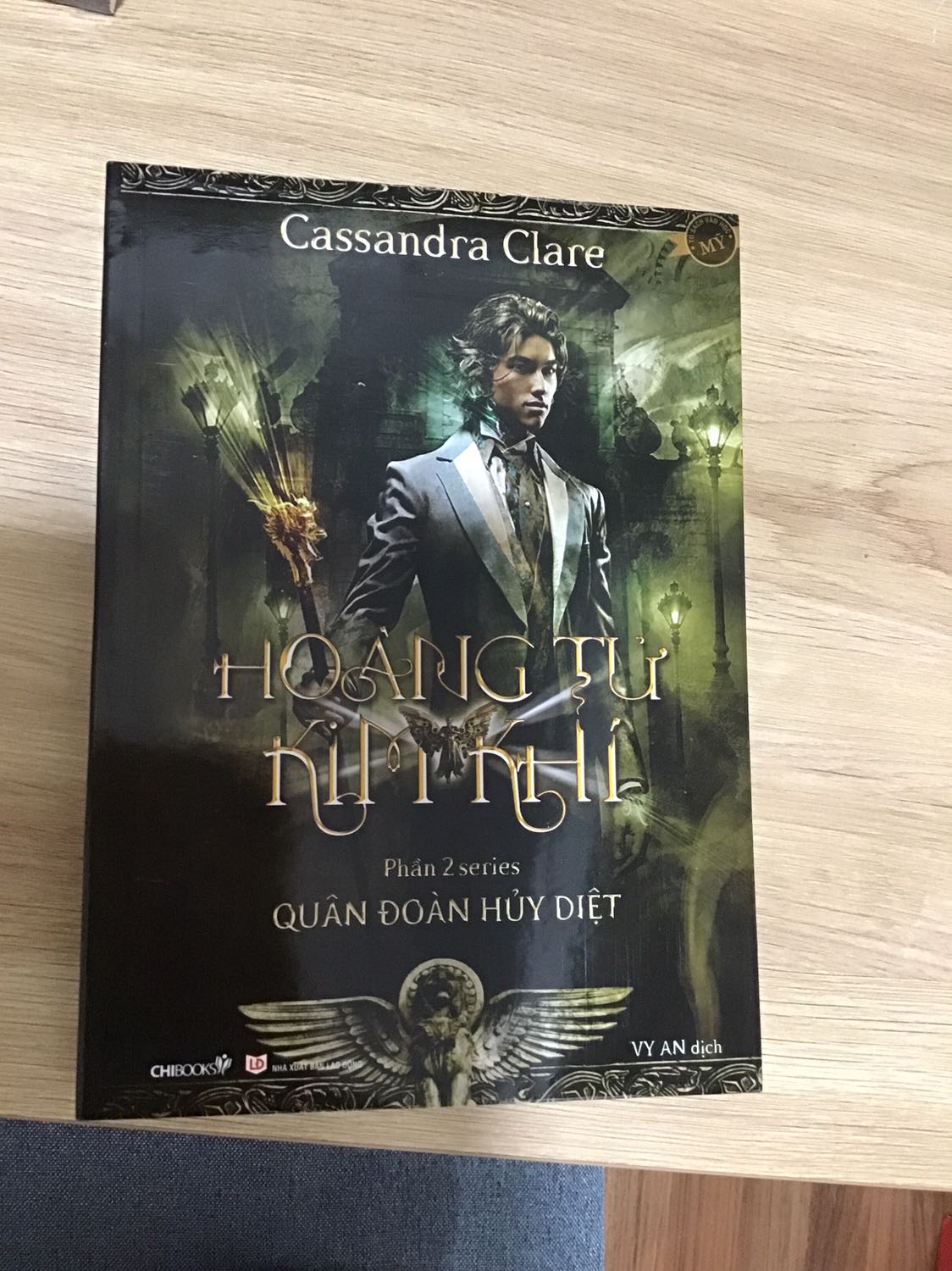 Sách được bao bọc rất tốt, sạch đẹp, mới. Shipper giao hàng rất nhiệt tình. Nội dung series cũng như các tác phẩm khác đã xuất bản của tác giả rất hay.