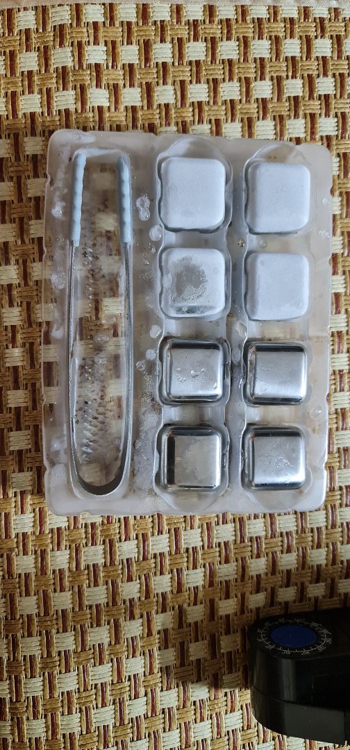 thất vọng về sản phẩm. hình mô tả là sản phẩm chất lượng nhưng sản phẩm giao là hàng rẻ tiền, các nơi khác bán 130k thì tiki bán 600k. cần xem lại  cửa hàng này. mọi người tránh xa đơn vị cung cấp này ra.