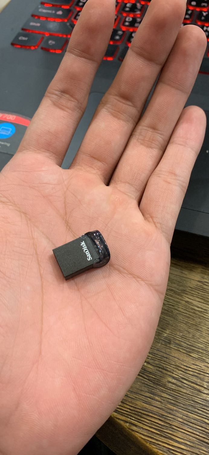 Tem dán ở đây thứ nhất gây trầy xước thậm chí mất luôn tem BH khi cắm vô nhiều lần, thứ hai là che đi thông tin và thông số chữ in phía dưới USB cảm giác như không muốn KH nhìn thấy thông tin USB. Bóc tem ra thì sợ mất bảo hành
Còn lại hiện tại hài lòng với USB, mong Tiki xem xét về vấn đề che thông tin sản phẩm Tem dán ở đây thứ nhất gây trầy xước thậm chí mất luôn tem BH khi cắm vô nhiều lần, thứ hai là che đi thông tin và thông số chữ in phía dưới USB cảm giác như không muốn KH nhìn thấy thông tin USB. Bóc tem ra thì sợ mất bảo hành
Còn lại hiện tại hài lòng với USB, mong Tiki xem xét về vấn đề che thông tin sản phẩm