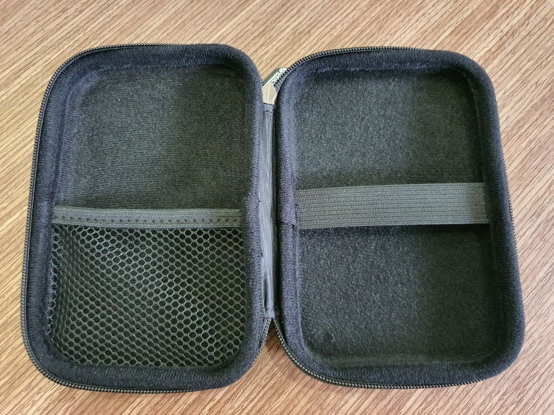 chất lượng tốt, bền. Đã dùng 2 cái trước đây. Để củ sạc, dây sạc, USB, tai nghe...rất thuận tiện.