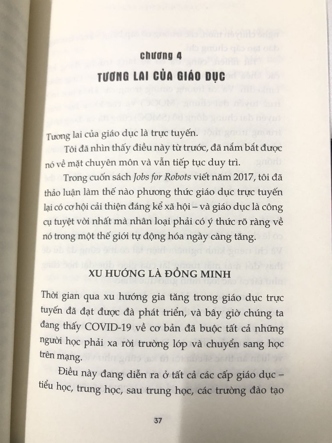 Nội dung sách phân tích, dự đoán về các vấn đề xã hội cũng như kinh tế sau dịch Covid. Sách xuất bản năm 2020 nên nếu đọc ngay thời điểm bây giờ thì có thể đánh giá được những dự đoán của tác giả ngay thời điểm viết sách có đúng không. Phần lớn sự phân tích, đánh giá và ví dụ đều dựa trên cơ sở nền kinh tế hay chính trị của nước Mỹ nên nội dung không được bao quát cho lắm.