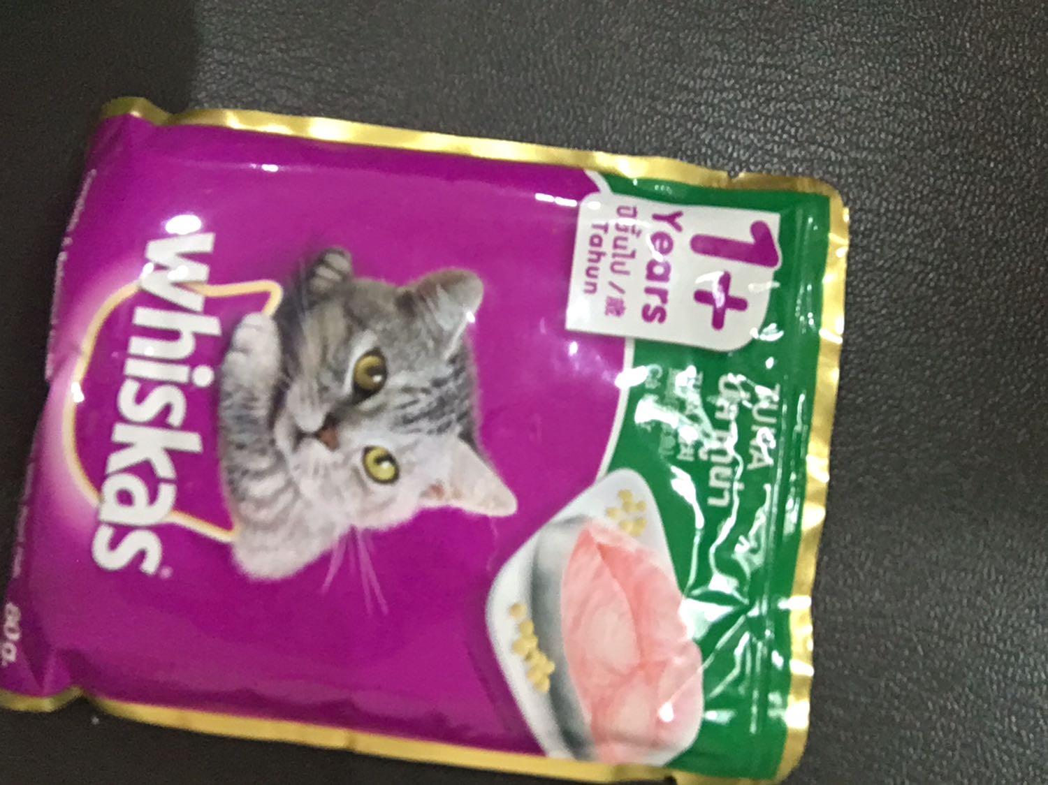 Tôi nhận được thức ăn cho mèo sai, nó là 3 loại thức ăn cho mèo trên 1 tuổi thay vì 2-12 tháng