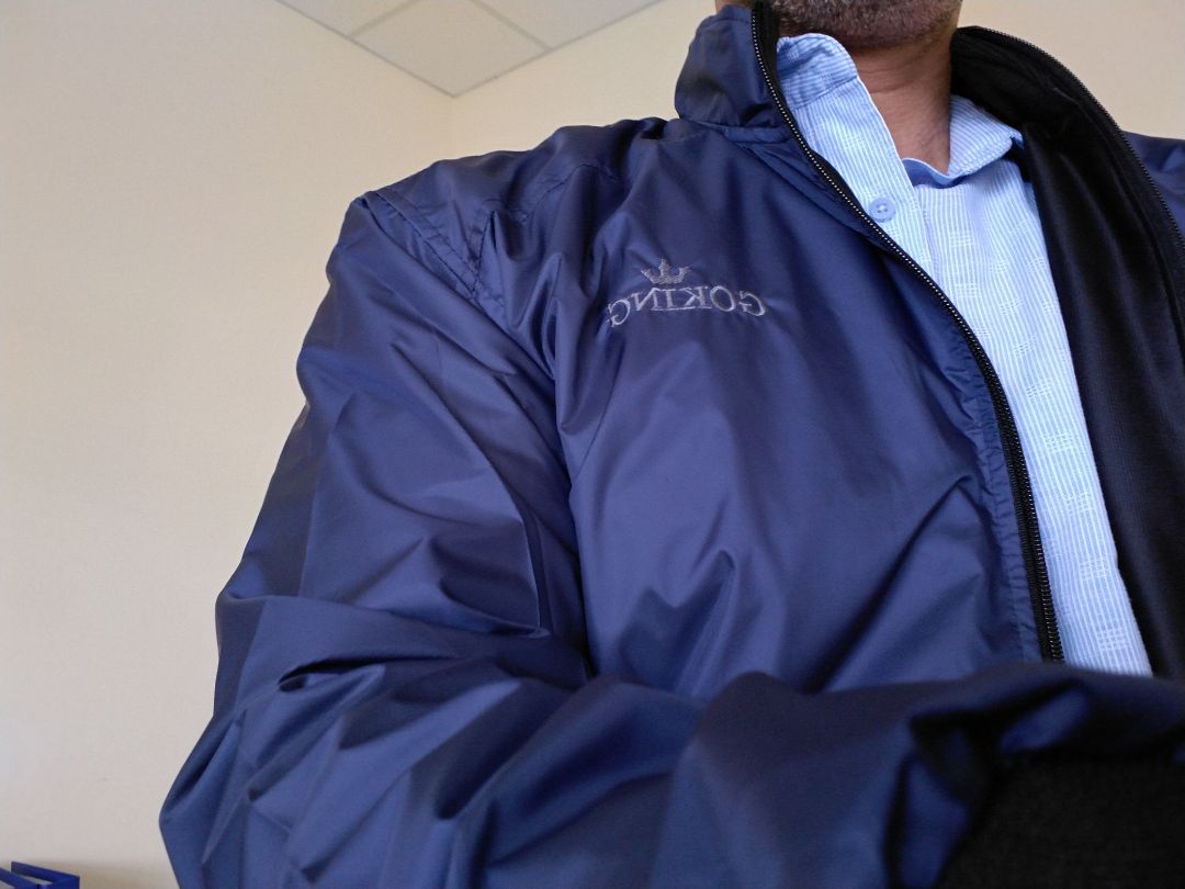 Giao hàng nhanh. Lớp ngoài mịn, đường chỉ may đẹp, ko có chỉ thừa. Shop ghi chú kỹ trên sản phẩm. Mới mua, chưa sử dụng nhưng ban đầu thấy hài lòng. Vote 5*.