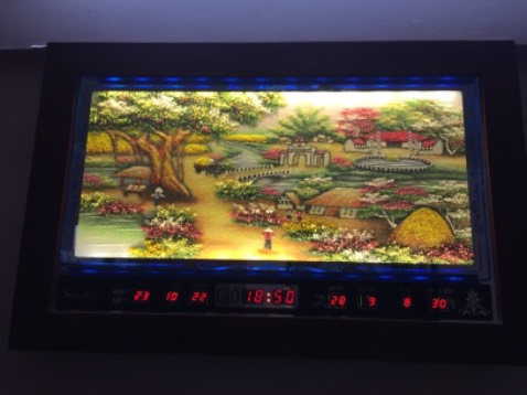 Phong cảnh nông thôn gần gũi và độc đáo, không gây cảm giác sáo rỗng. Giao hàng rất nhanh, chỉ sau một ngày đã nhận được.