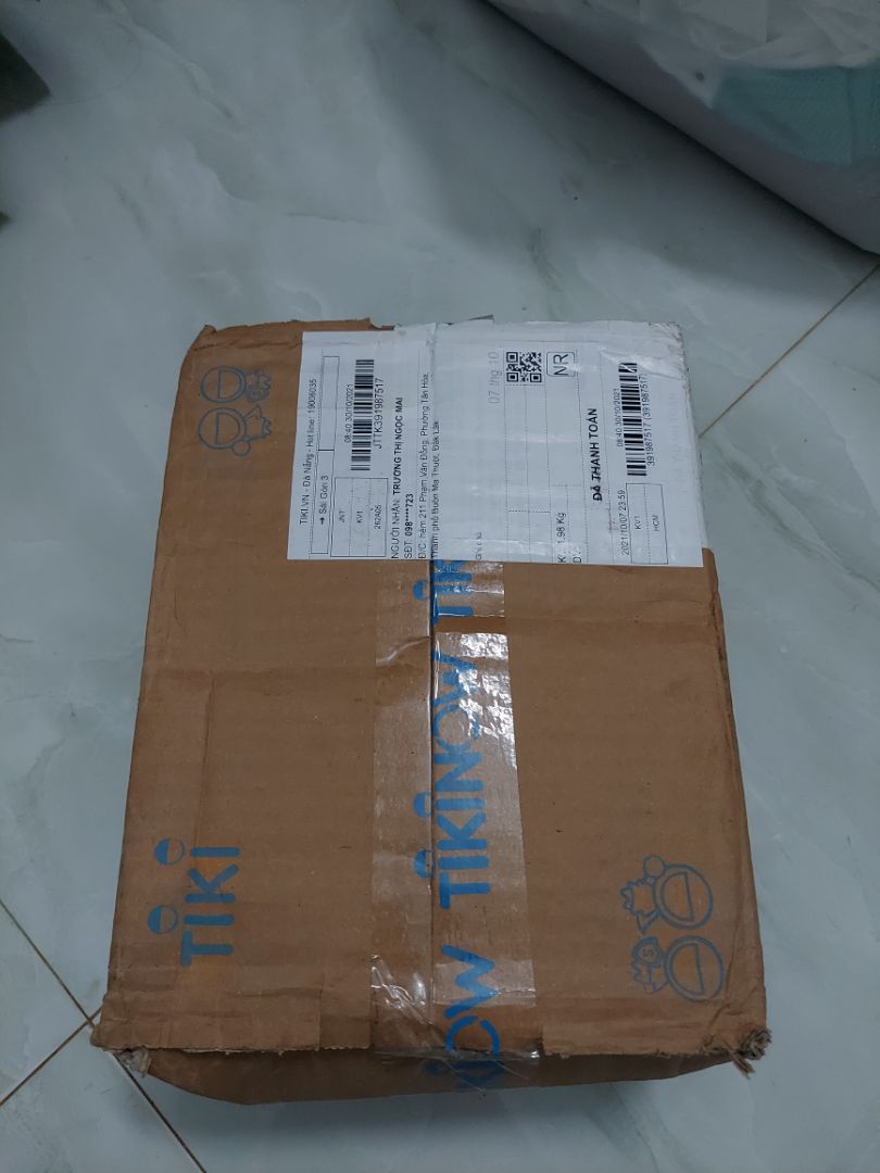 mình không hài lòng về bạn nhân viên giao hàng ngày hôm nay. Mình hướng dẫn bạn qua điện thoại, bạn không chú ý nghe rõ, đến sai địa chỉ (gần nhà) . Bạn gọi lại mình đã hướng dẫn lại tiếp và bạn NÓI GẮT với mình có phải tên đó không, mình chỉ đường sai, bạn thường xuyên giao hàng ở đây. Đến khi mình nói tên chủ hộ khẩu để bạn hỏi người xung quanh thì bạn im lặng, vì là nhà ngay gần kế ( khu trồng rau nên nhà cách nhau vườn rau nhỏ). mình nhiều lần đặt hàng, cho đến bây giờ chưa bao giờ có bạn nhân viên nào khó khăn khi tìm nhà và chưa ai có thái độ như bạn.

Hàng mình đặt thì ổn nhé, do dịch nên giao lâu thôi