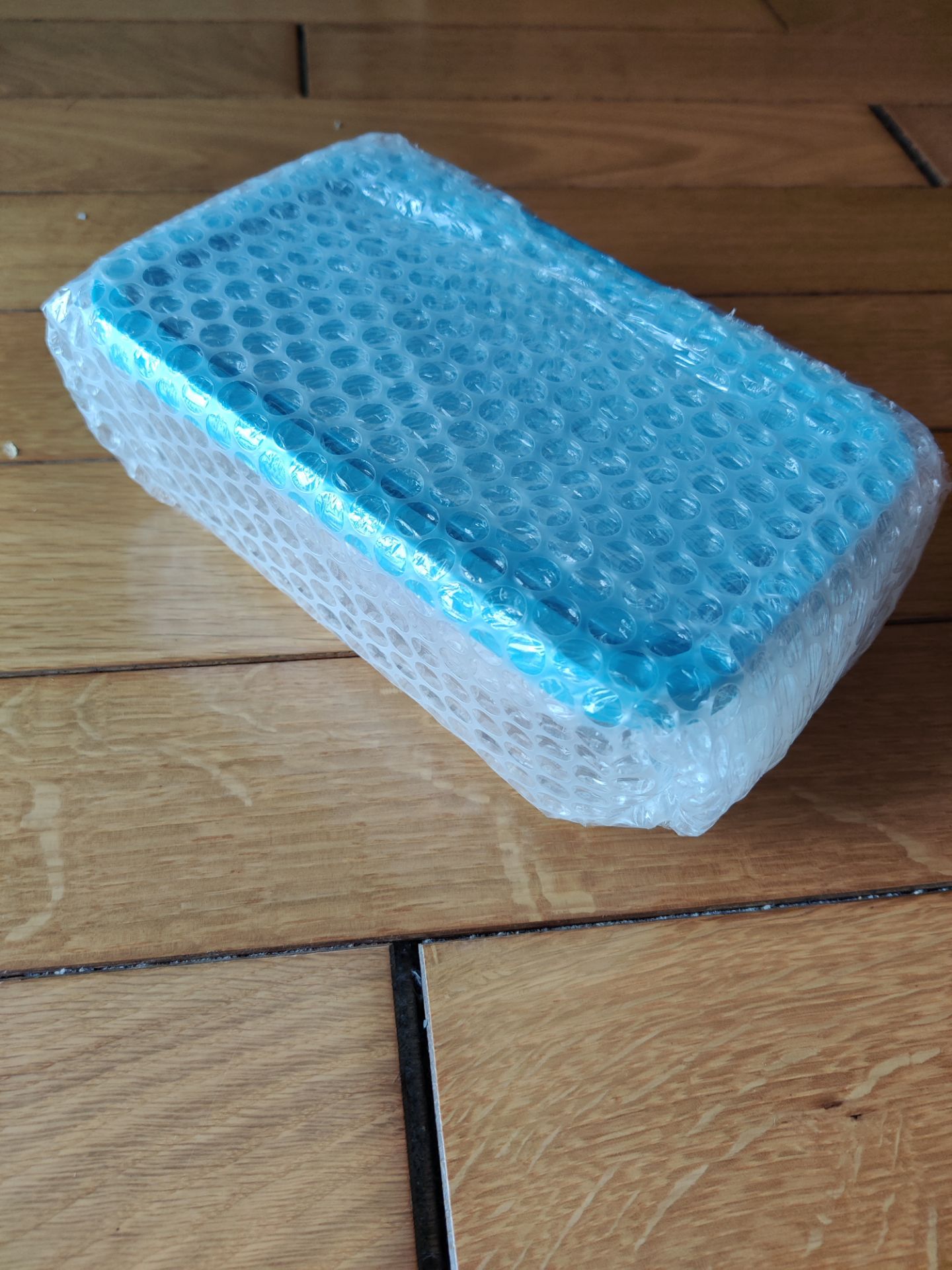 hàng nguyên vẹn, đóng gói kỹ