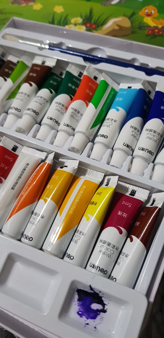 Hình thức gọn nhẹ và màu thì miễn chê luôn ạ.