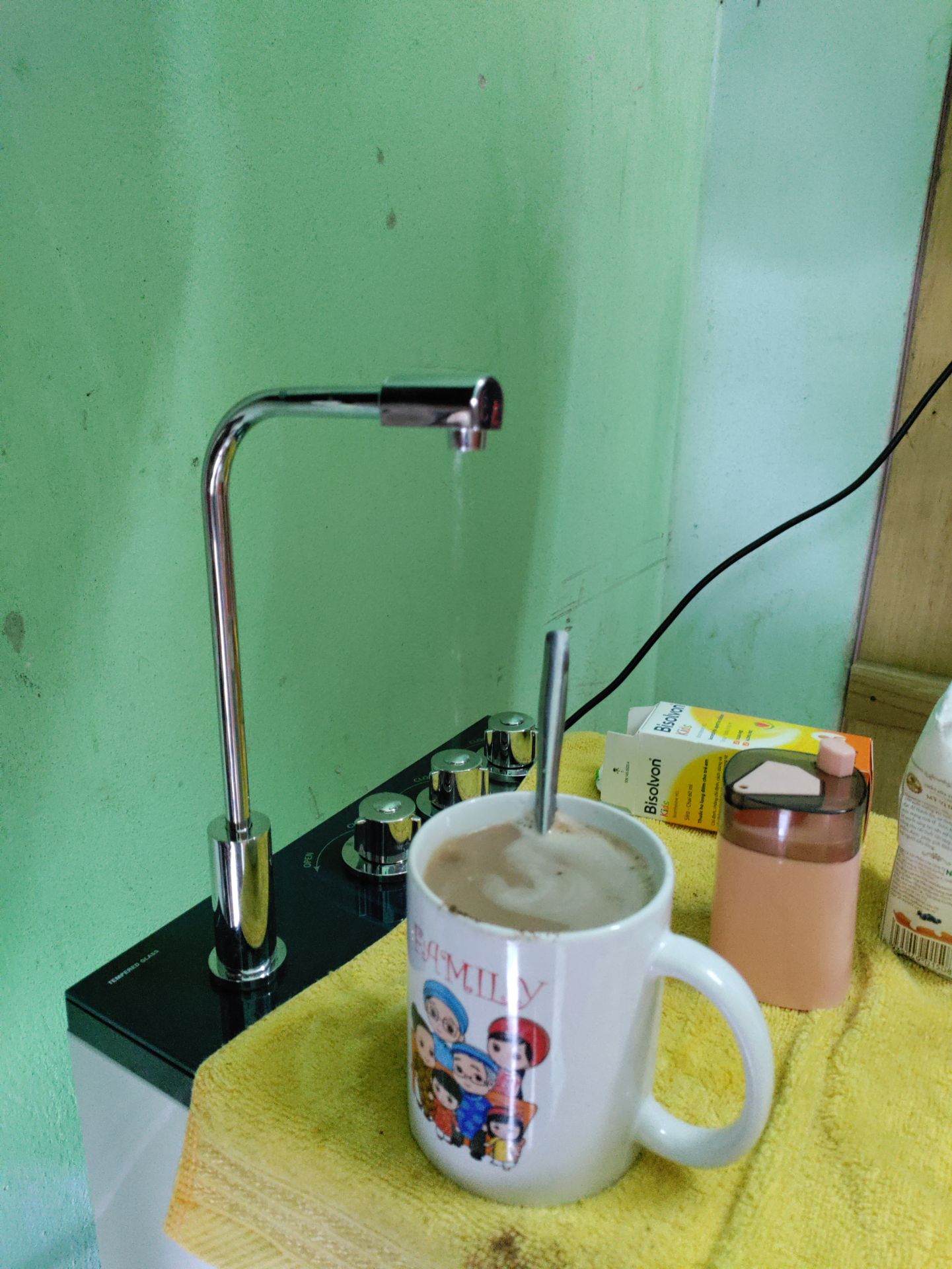 Lắp k kín nước bị hở. Nước chảy cực yếu, nước có đục cặn bẩn, xả bao nhiêu vẫn bị. Hàng k ăn thua