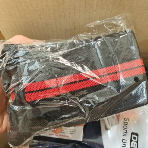 hài lòng , sản phẩm chắc chắn , dầy dặn , bảo vệ tốt cổ tay