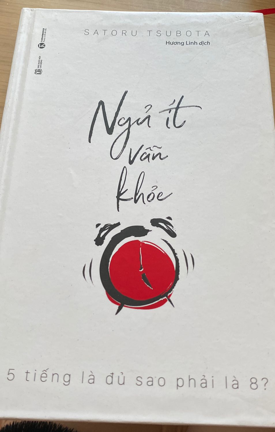 Mình mua hàng đợt thanh lý dọn kho nên mua được khá nhiều sách. hầu hết đều mới và chất lượng rất oke. tuy nhiên vẫn còn 1 số đầu sách bị nát và cũ dù biết sách cũ nên cũng k tránh khỏi. cám ơn tiki và bạn giao hàng bên tiki đã làm việc rất chuyên nghiệp 

Sách mỏng đẹp, in chất lượng, có dây chặn sách. Nội dung rất hay do bác sĩ thần kinh viết. Sách hướng đến cải thiện giấc ngủ, nâng cao chất lượng cuộc sống