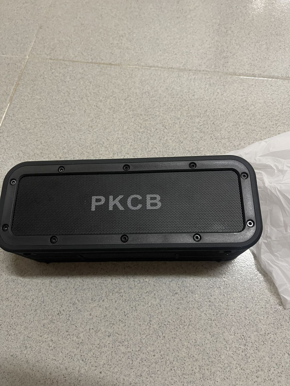 Nhận hàng, mở loa không có tín hiệu, sạc 12 tiếng vẫn không tích điện đuọc vào loa, sản phẩm không dùng được