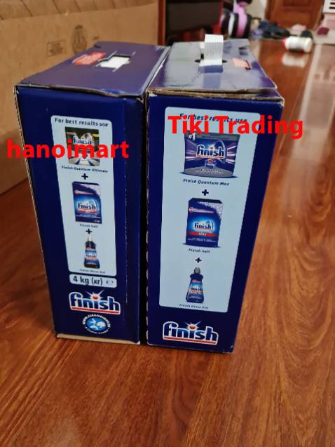 Năm 2020 có mua 1 hộp do Tiki Trading bán. Nay mua sản của hanoimart. Vẫn giao hàng nhanh nhưng  thấy có 2 sự khác biệt kém hơn (trừ 2 sao) sau:

-  Vỏ hội hanoimart mền ọp ẹp không chắc chắn bằng dù vỏ cũ đã để ra ngoài 1 năm. Hình in bên ngoài ngược nhau. 

-  Muối bên trong hạt nhỏ hơn. Bằng cảm quan nhin không chất lượng bằng. Rất tiếc là muối hộp cũ đã đổ hết vào máy không có hình ảnh để chụp so sánh.

Chi tiết khác biệt xem hình ảnh.