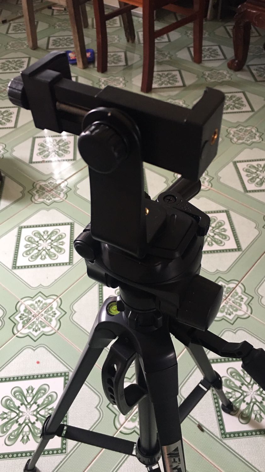 Mua tripod 3520 không có kẹp điện thoại, mua kèm loại kẹp xoay 360 độ nữa hết 260k. Cả hai sp đều rất ưng ý. Tripod rất đẹp, chắc chắn và xịn xò.