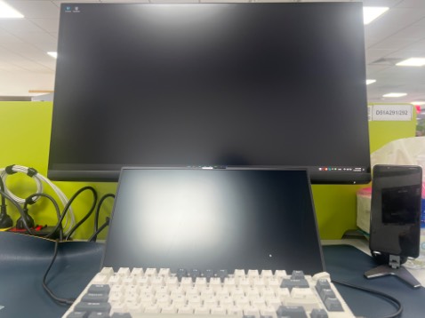 Tuyệt vờiiiiiiiiii. Màu đen rất sâu. Lên màu đẹp và giống laptop Dell XPS 15 9520 Tuyệt vờiiiiiiiiii. Màu đen rất sâu. Lên màu đẹp và giống laptop Dell XPS 15 9520