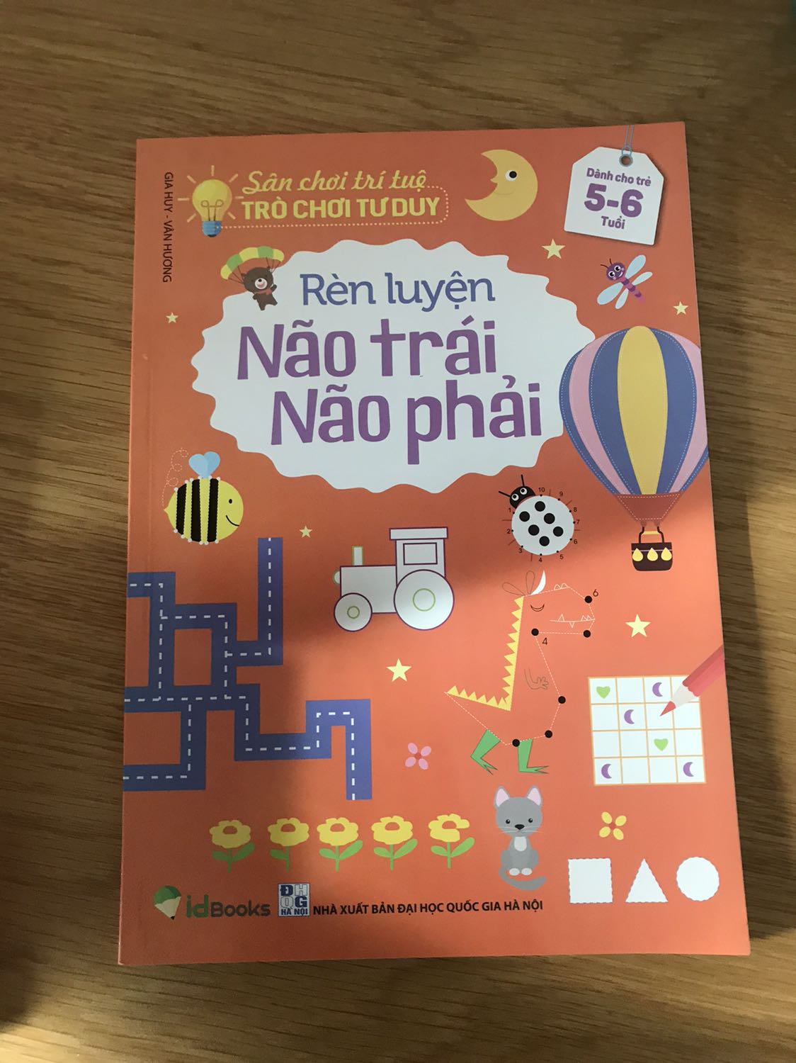 Sách đóng gói cẩn thận, giấy tốt, hình ảnh đẹp.