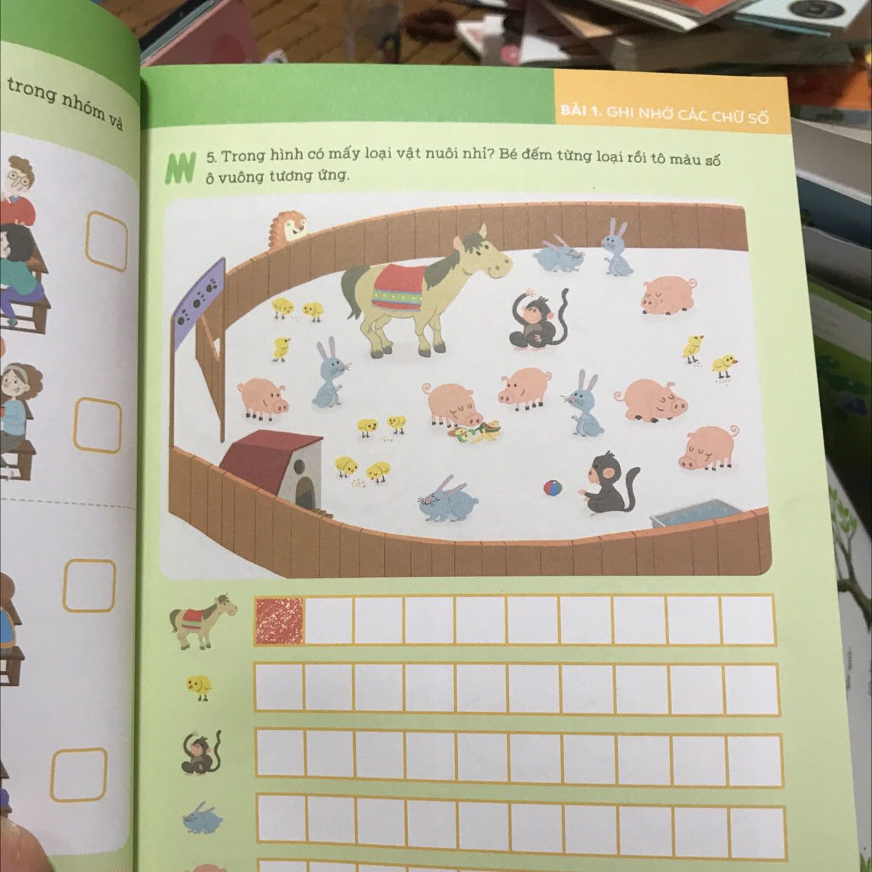 Sách khổ to, dày. In màu sắc nét phù hợp với trẻ nhỏ. Nhiều bài tập. Đa dạng các hình thức câu hỏi và trả lời. Có cả hình dán vừa chơi vừa học. Rất đáng mua