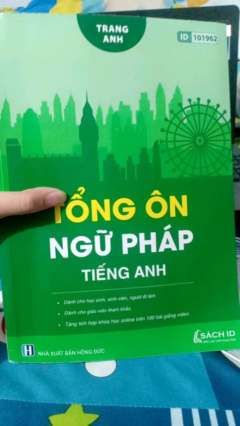 sau một thời gian trải nghiệm thì mình có một số đánh giá như sau,mọi người tham khảo nhé:
+sách siêu dày,siêu nhiều bài tập ,tha hồ làm nhá=))cày ngày cày đêm cũng không xong á
+kiến thức bao quát từ cơ bản đến nâng cao
+sách id ,không có đáp án mà cần vào moon để tra (đôi khi hơi bất tiện nhưng nếu cho thêm phần đáp án nữa thì chắc mang đi chọi đầu ngất luôn siêu dày)
+trên moon có cô và các ac trợ giảng sẽ giải đáp thắc mắc cho mọi người nha
----chốt lại là nên mua nha bà con