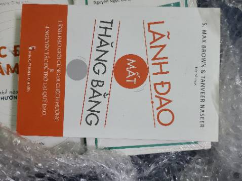 sách mới đẹp, đóng gói cẩn thận, giao hàng nhanh