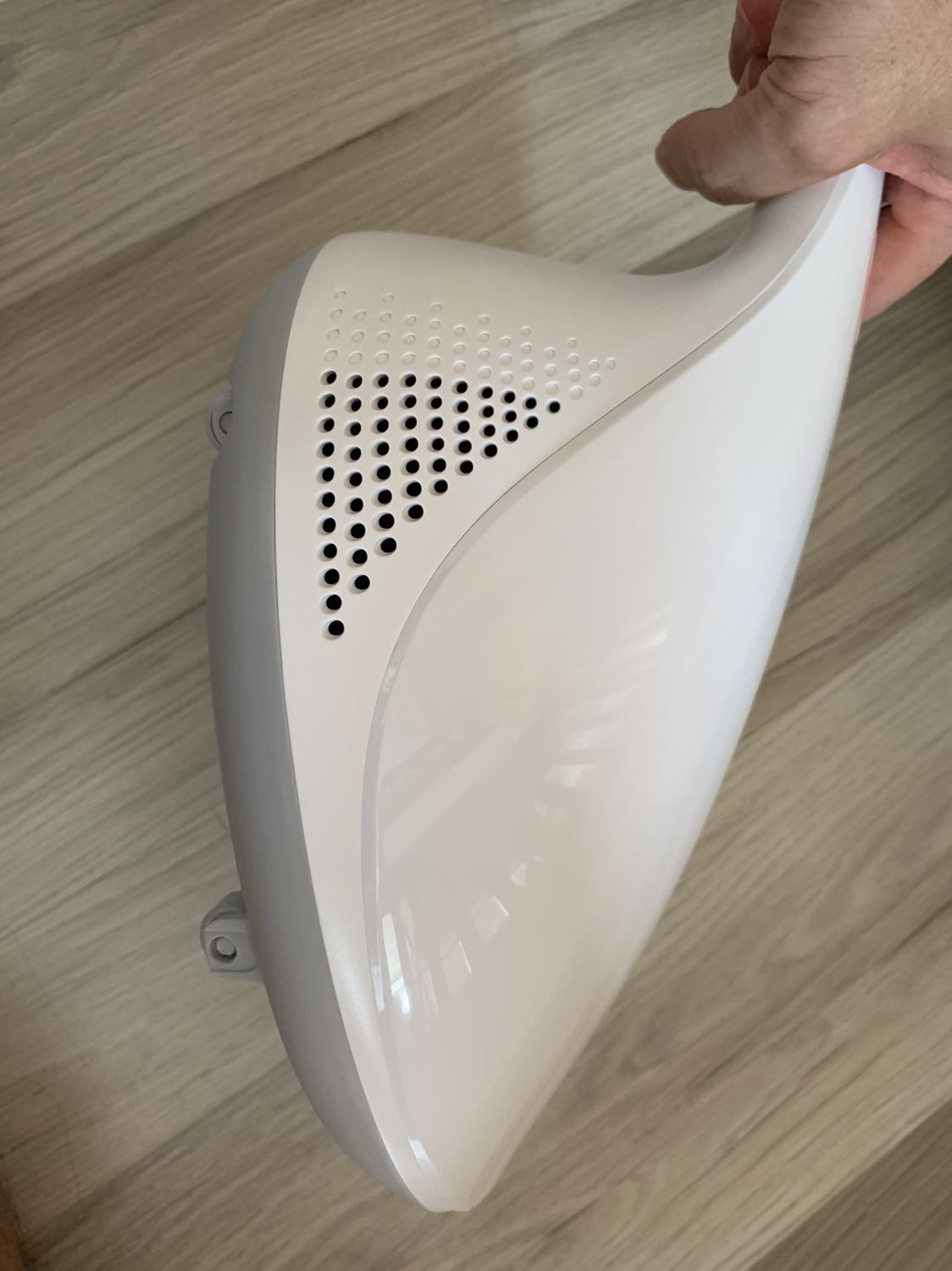 Máy rất đẹp, nhìn sang trọng, hút mạnh, hoá ra giường nệm bụi bẩn rất nhiều hơn mình tưởng. Cảm ơn Tiki, sẽ ủng hộ tiếp