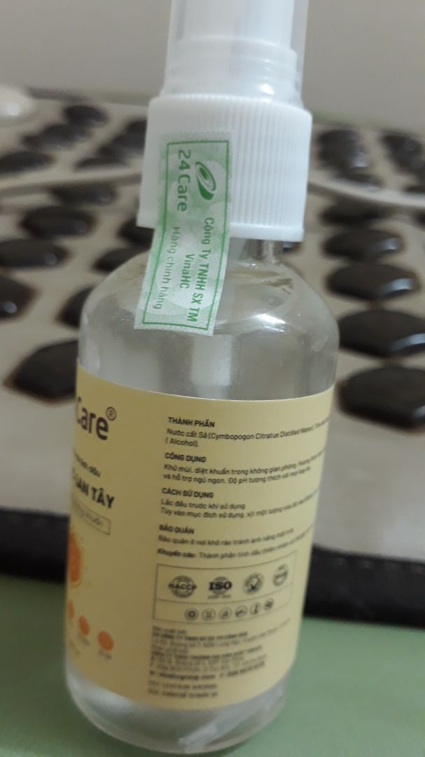 Hai chai này ngửi mùi cưng xỉu. Ngọc lan thì mùi thơm hơi giống nước hoa, xịt nhiều là thơm nồng nàn luôn. Mùi này lần đầu tiên mình thấy shop bán đó, còn có nhiều mùi hay hay sẽ mua thử xem ntn