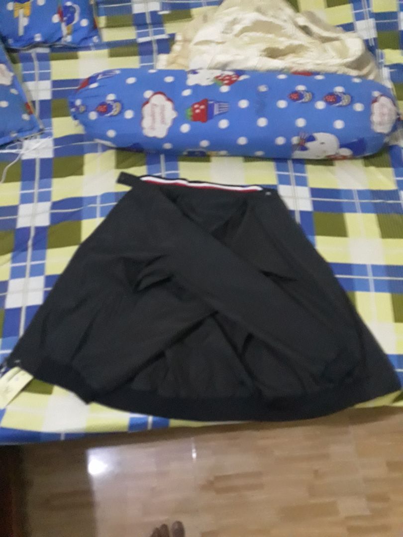 ship nhanh,đúng size,chất liệu tốt cũng đẹp mà em vẫn thích mẫu trên ảnh hơn anh 😢😢
nên tặng anh 4 sao thôi nha 🥰