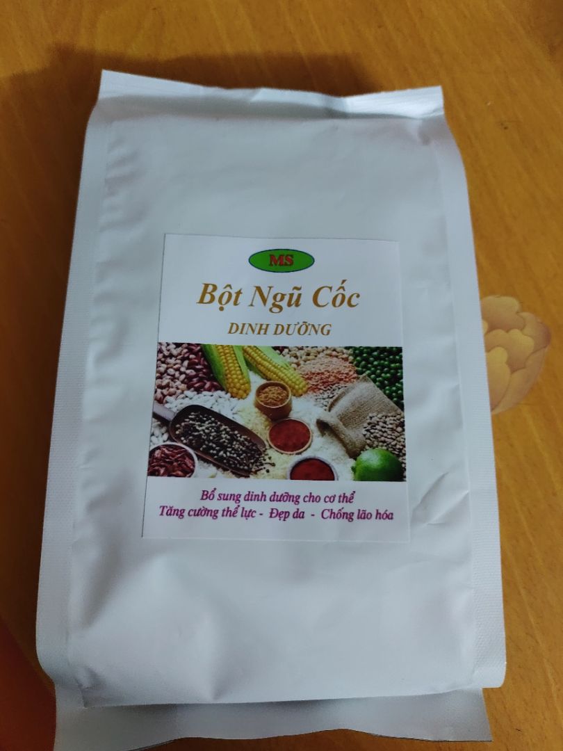 Sản phẩm đóng gói chắc chắn, cẩn thẩn, đúng khối lượng đã ghi. Bột có mùi thơm nhẹ và không có dấu hiệu ẩm mốc. Cảm nhận cá nhân thấy vị hơi khó uống do thấy rõ vị ngô nếp.