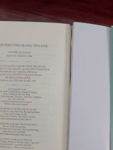 Sách vừa mua về.lật tới trang cuối là bung bìa ra rồi.phía tiki đổi lại cho mình quyển này.