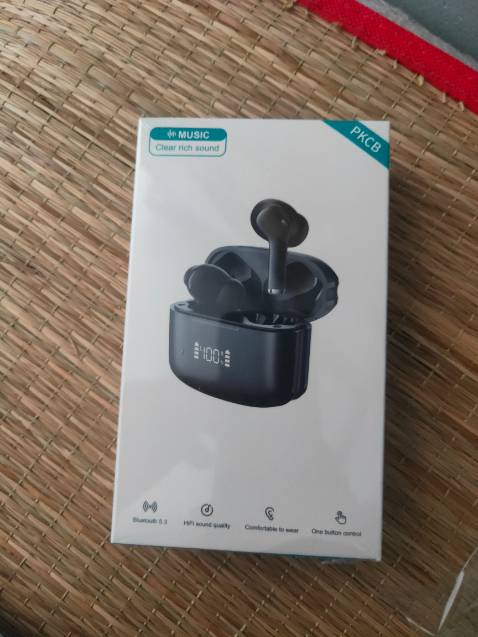 Tai nghe rất đáng tiền 
Đeo rất thoải mái , Nghe nhạc chất lượng, đặc biệt mình hay nghe kể truyện tai nghe này rất hợp ý với mình 
Ngoại hình hộp đẹp, sang trọng 😁